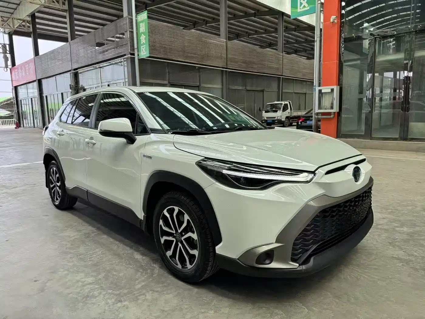Toyota Frontlander 2023 2.0L Smart Hybrid Dual Engine Luxury Edition фото 3