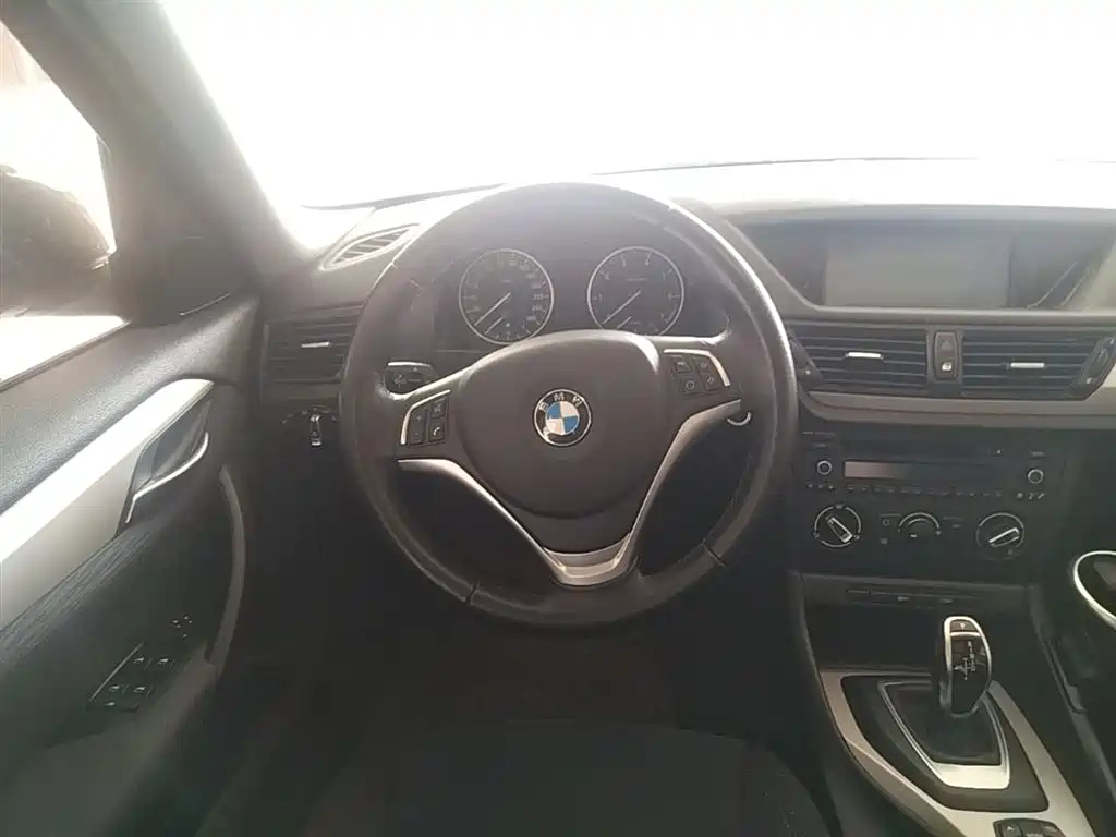 BMW X1 2014 sDrive18i Fashion Edition фото 11