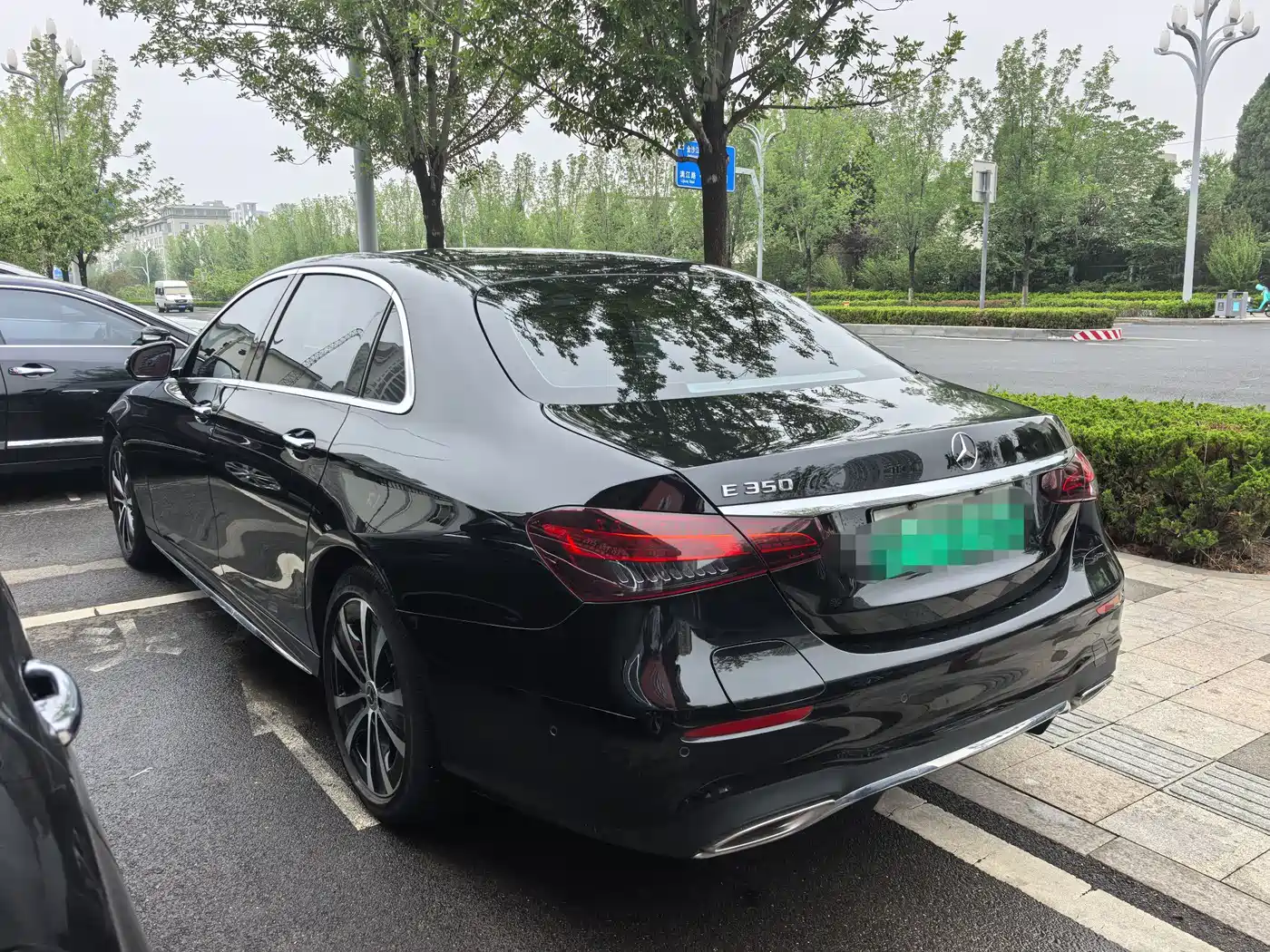 Mercedes-Benz E-Class New Energy 2022 Facelift II E 350 e L Plug-in Hybrid Sports Sedan фото 4