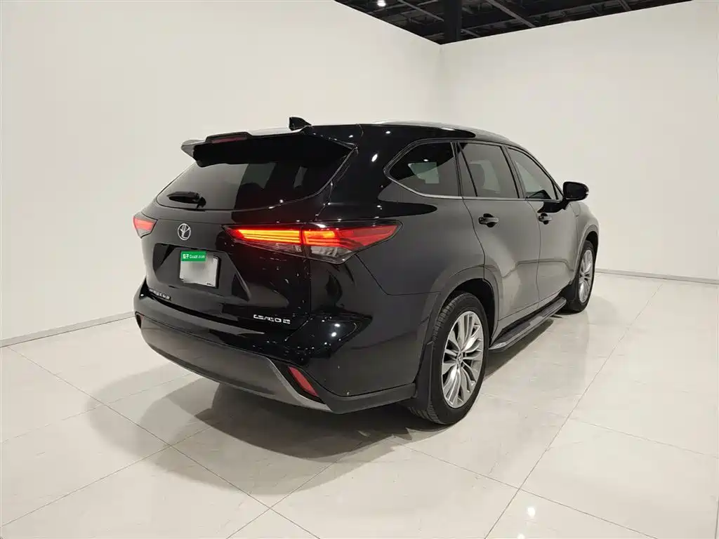 TOYOTA HIGHLANDER
