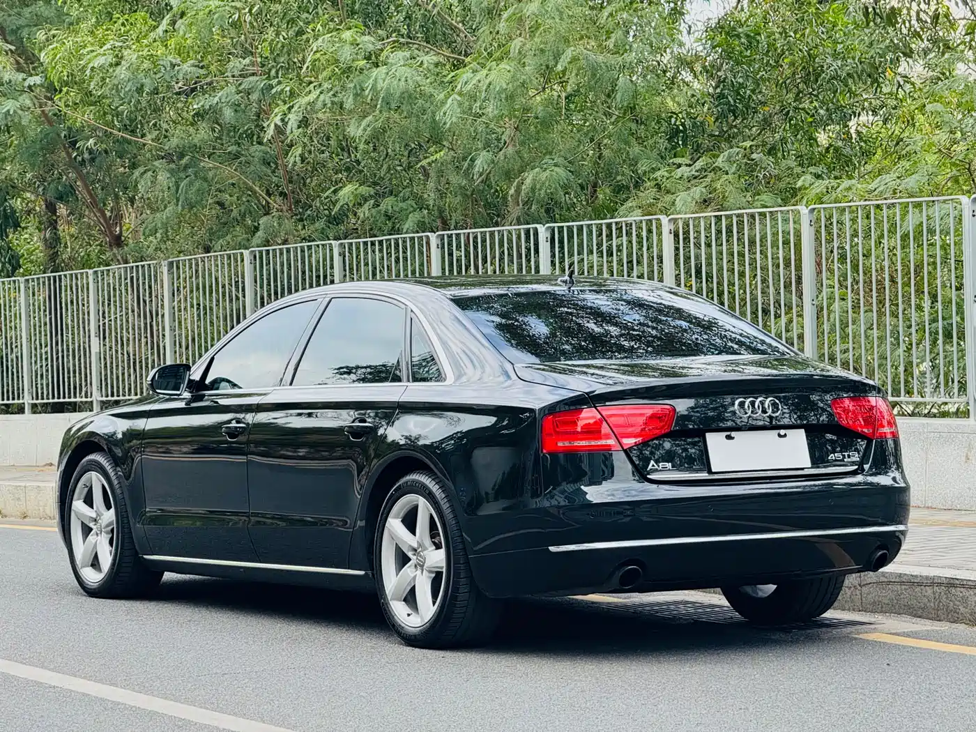 Audi A8 2013 A8L 45 TFSI quattro Exclusive фото 23