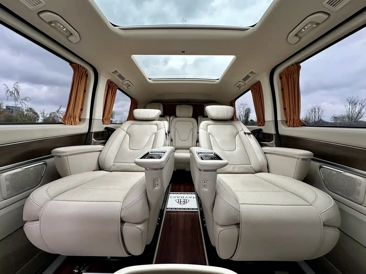 Mercedes-Benz V-Class 2021 V 260 L Long Wheelbase Premium Edition фото 11
