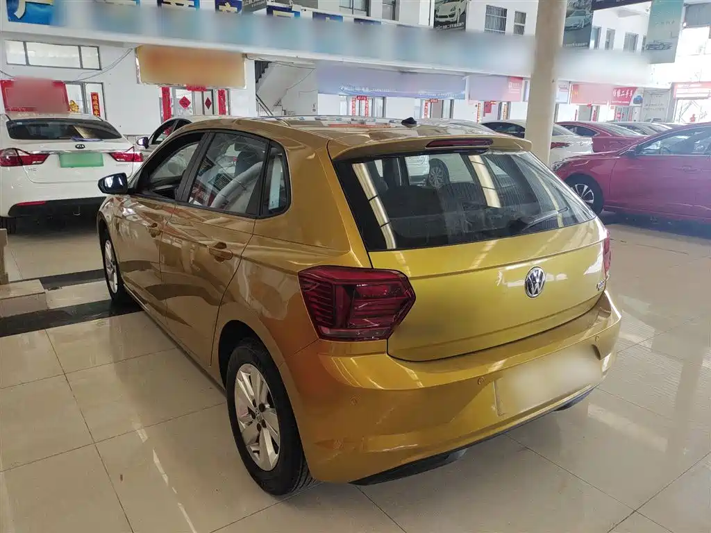 VOLKSWAGEN POLO