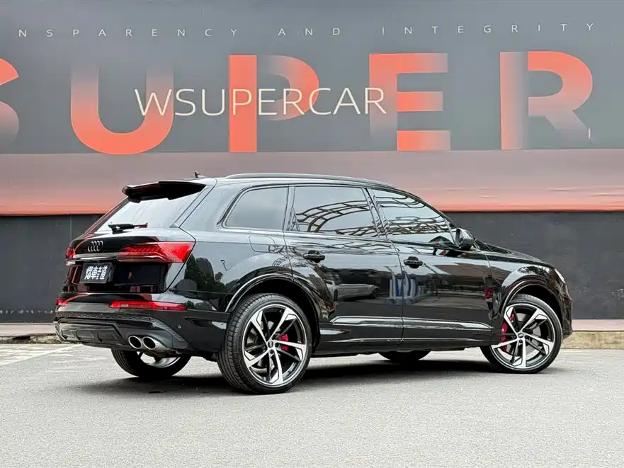 Audi SQ7 2024 4.0 TFSI Dark Knight Edition фото 3