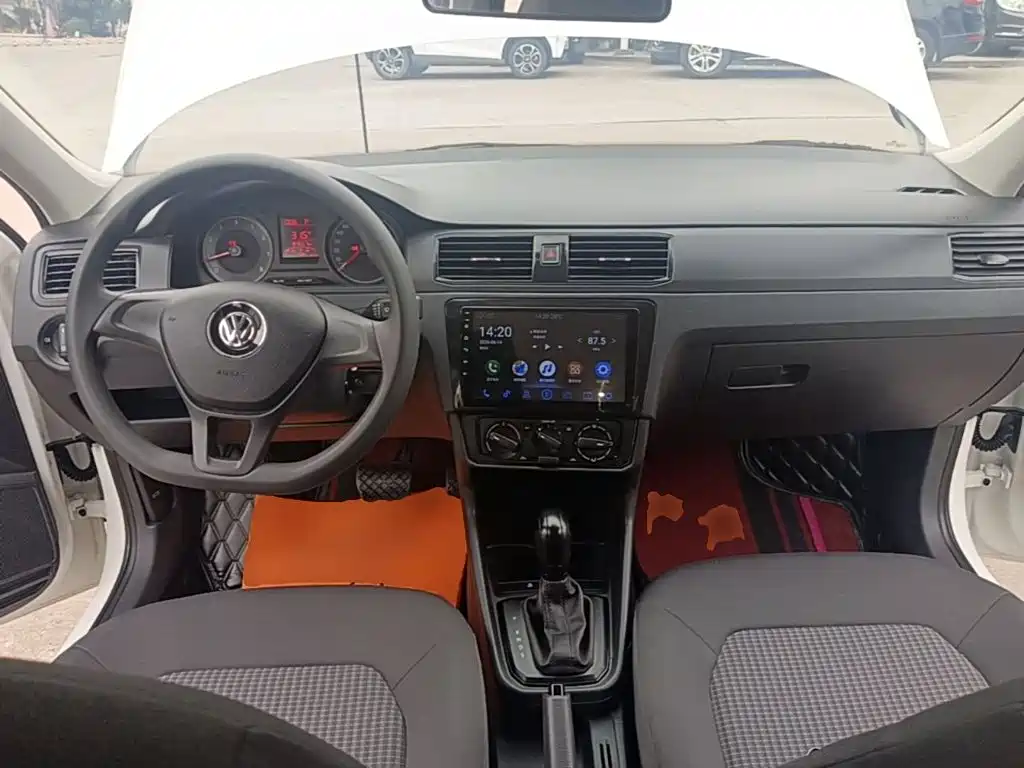 VOLKSWAGEN SANTANA