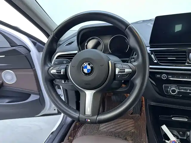 BMW 1 Series 2023 125i M Sport Shadow Edition фото 13