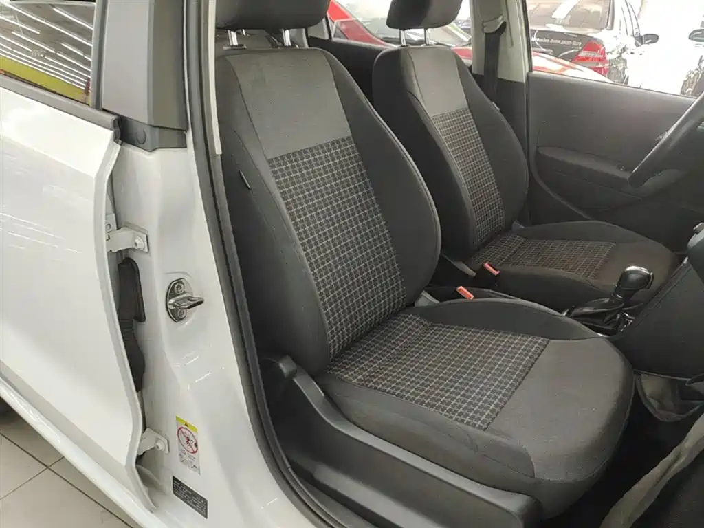 Volkswagen Polo 2016 1.6L Automatic Comfort фото 25