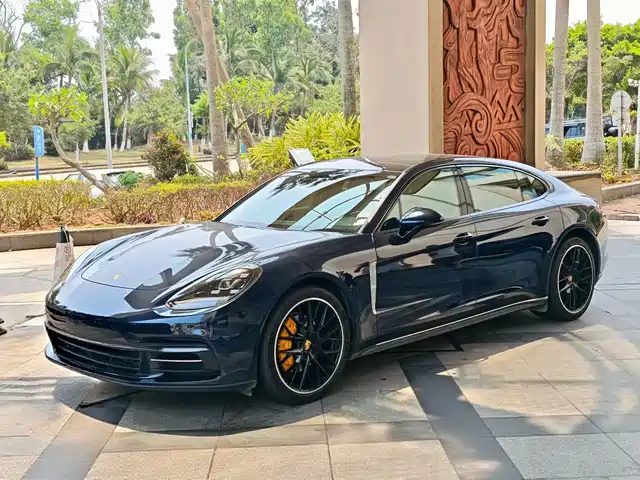 PORSCHE PANAMERA