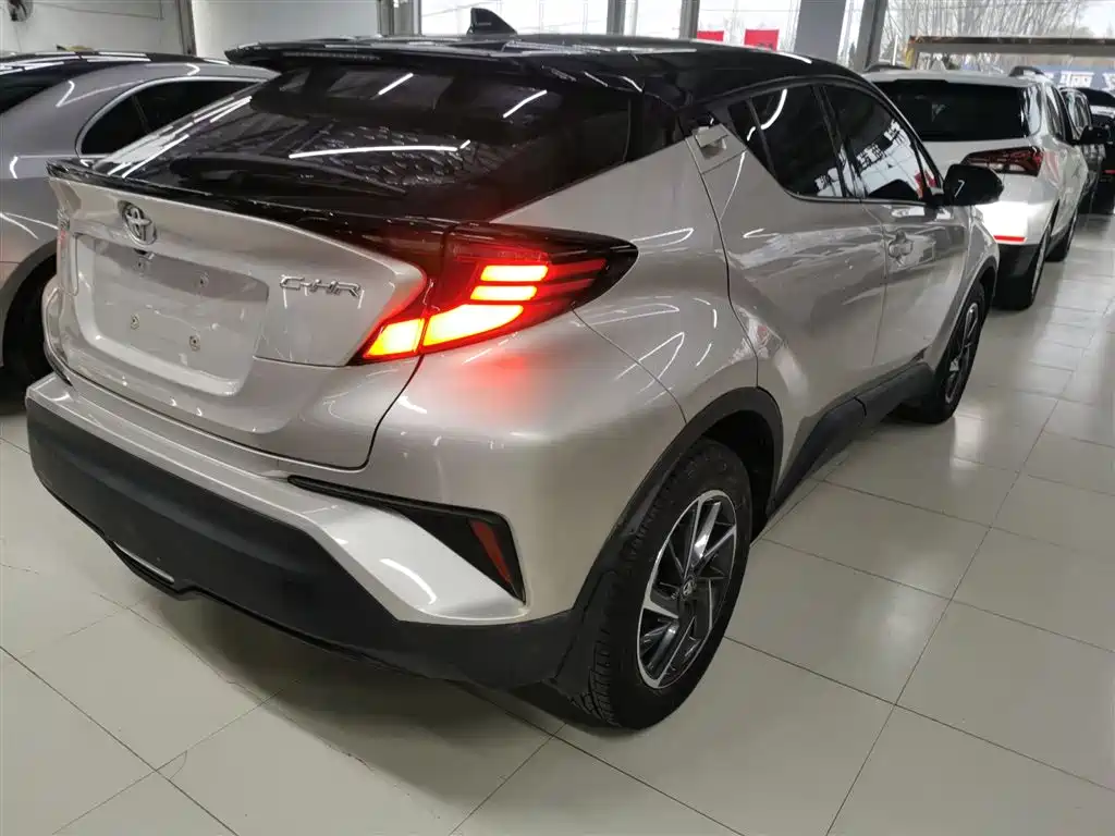 Toyota C-HR 2021 2.0L Luxury Edition фото 5