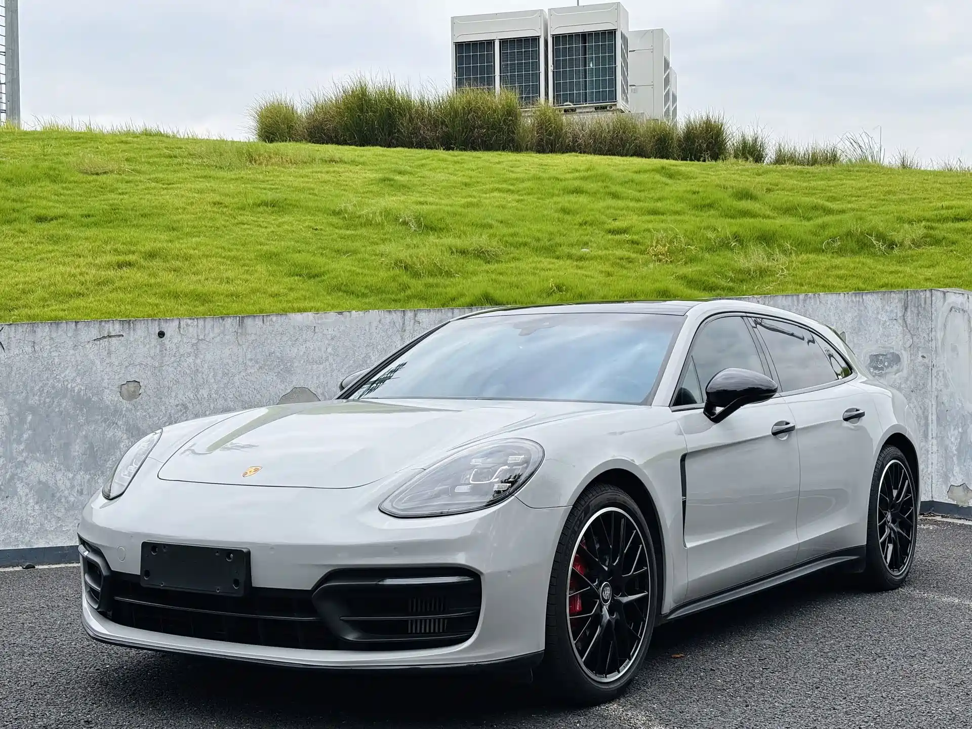 Photo 1 - Porsche Panamera