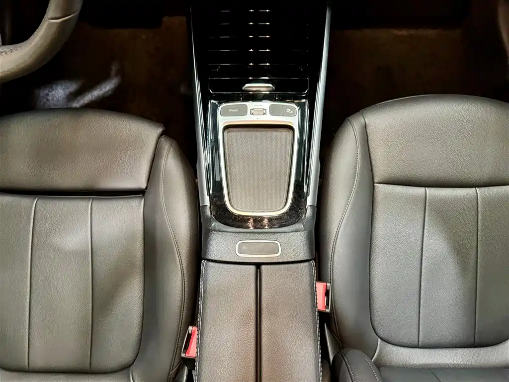 Mercedes-Benz GLB 2025 Model GLB 200 Dynamic Edition фото 22