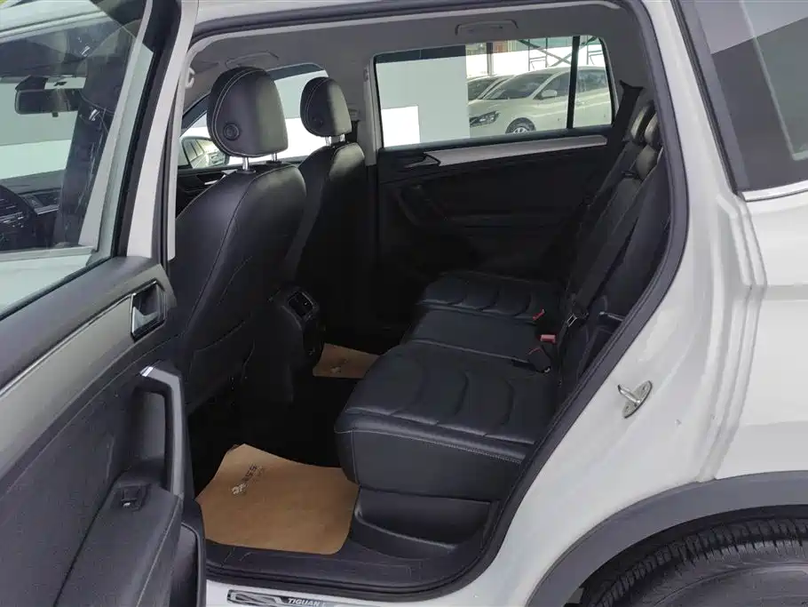 Volkswagen Tiguan L 2018 280TSI Automatic 2WD Comfort фото 11