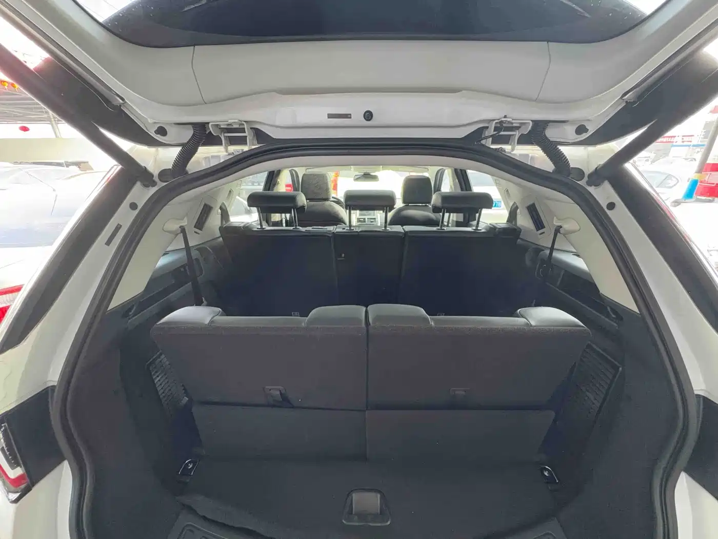 Land Rover Discovery Sport 2016 2.0T HSE фото 9