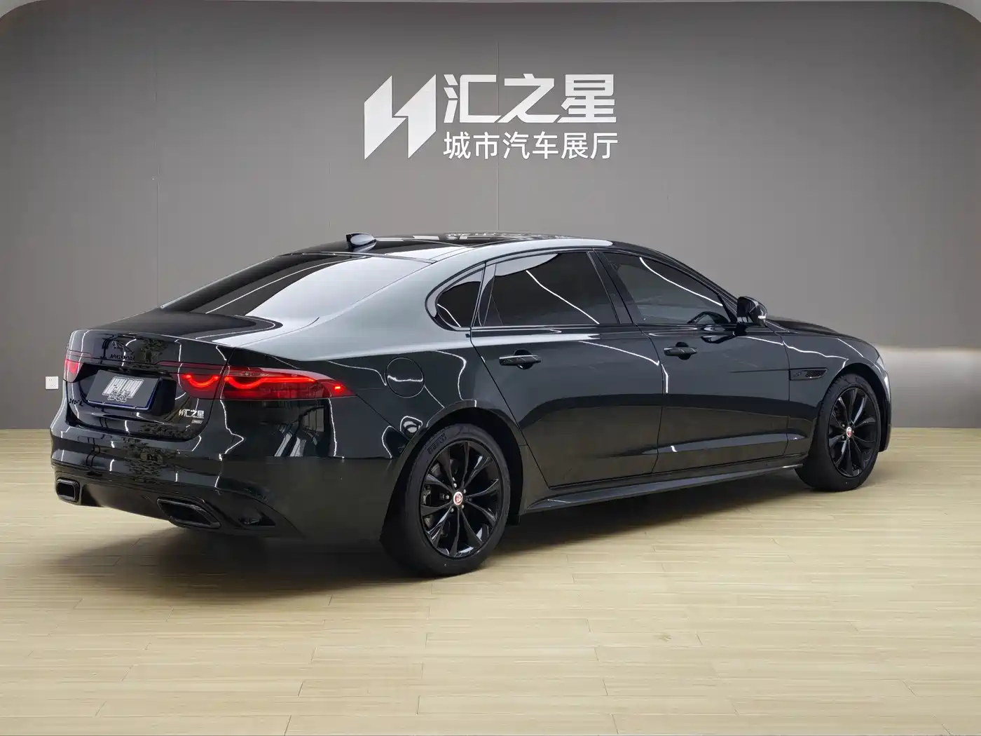 Jaguar XFL 2021 XFL 2.0T P250 AWD Gloss Black Sport Edition фото 2