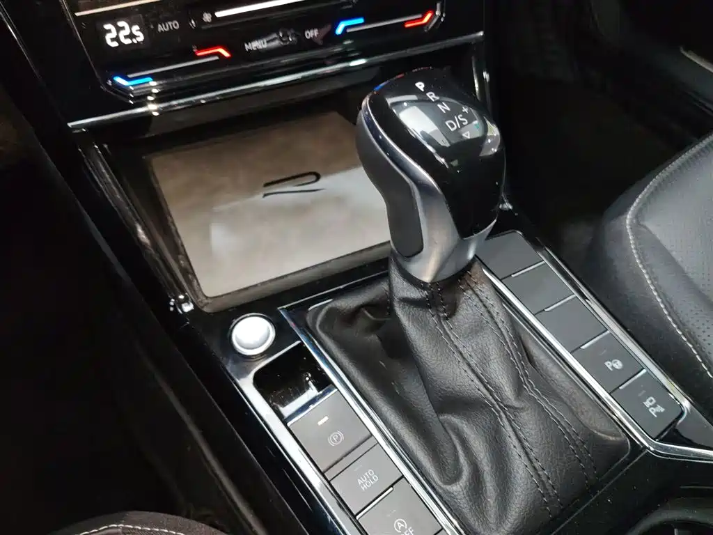 Volkswagen Passat 2023 Facelift 330TSI Starlight Luxury Edition фото 10