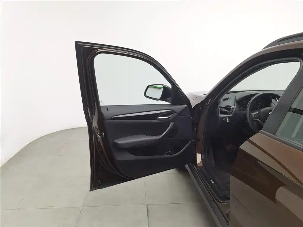 BMW X1 2015 Model sDrive18i Fashion Advanced Edition фото 8
