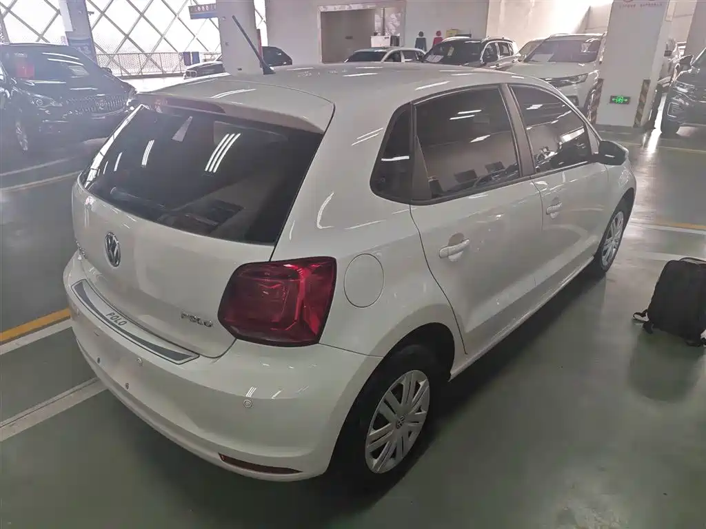 Volkswagen Polo 2016 1.4L Automatic Trend фото 5