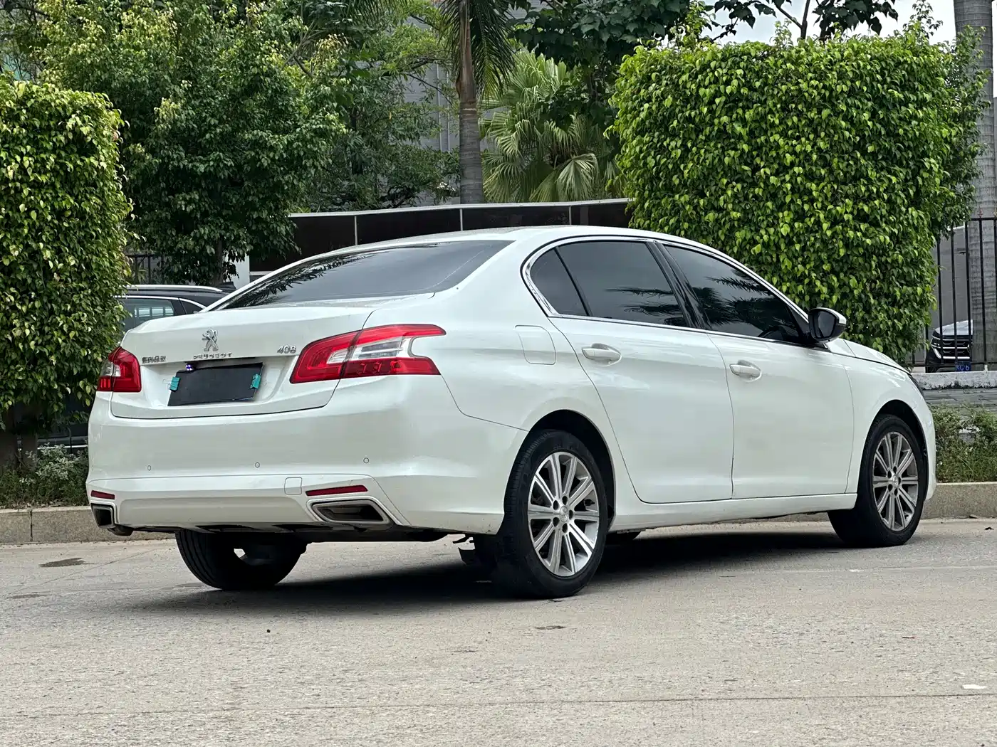 Peugeot 408 2016 1.6T Automatic Luxury Edition фото 9