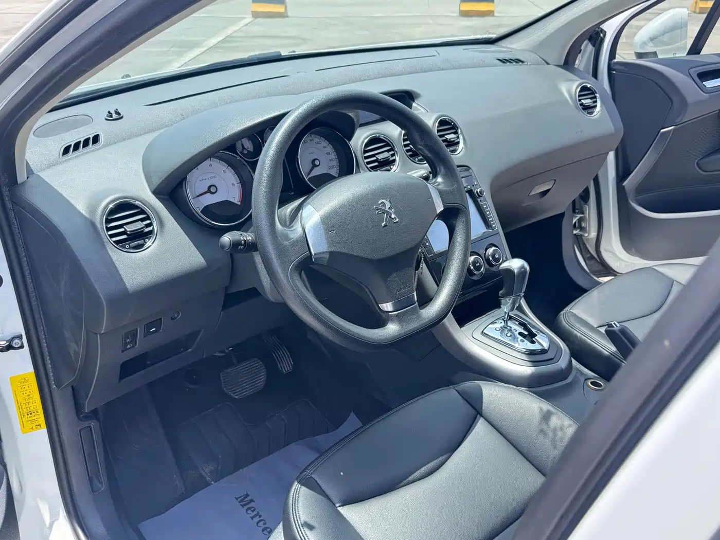 Peugeot 408 2013 2.0L Automatic Comfort Edition фото 9