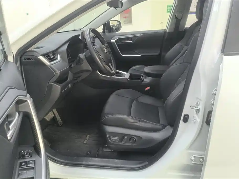 Toyota Wildlander 2023 2.0L CVT AWD Luxury PLUS фото 9