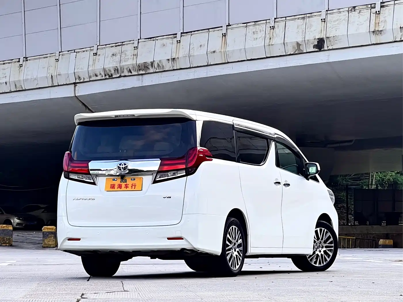 Toyota Alphard 2015 3.5L Luxury Edition фото 6