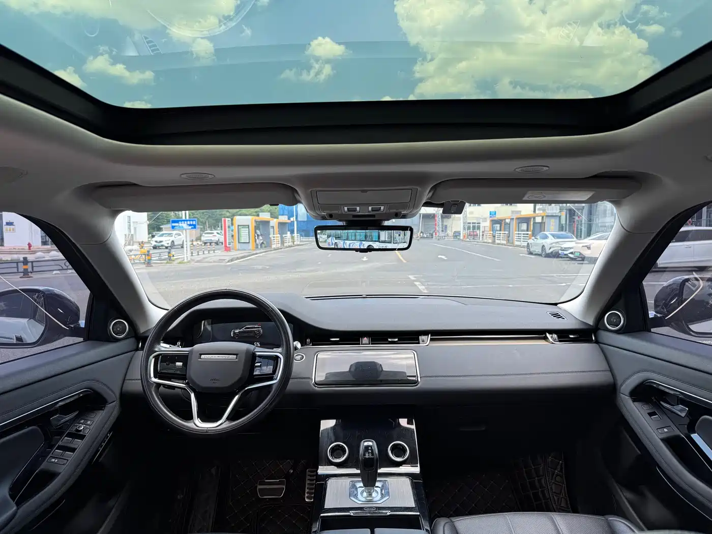 Land Rover Range Rover Evoque New Energy 2022 Range Rover Evoque L P300e Plug-in Hybrid фото 7
