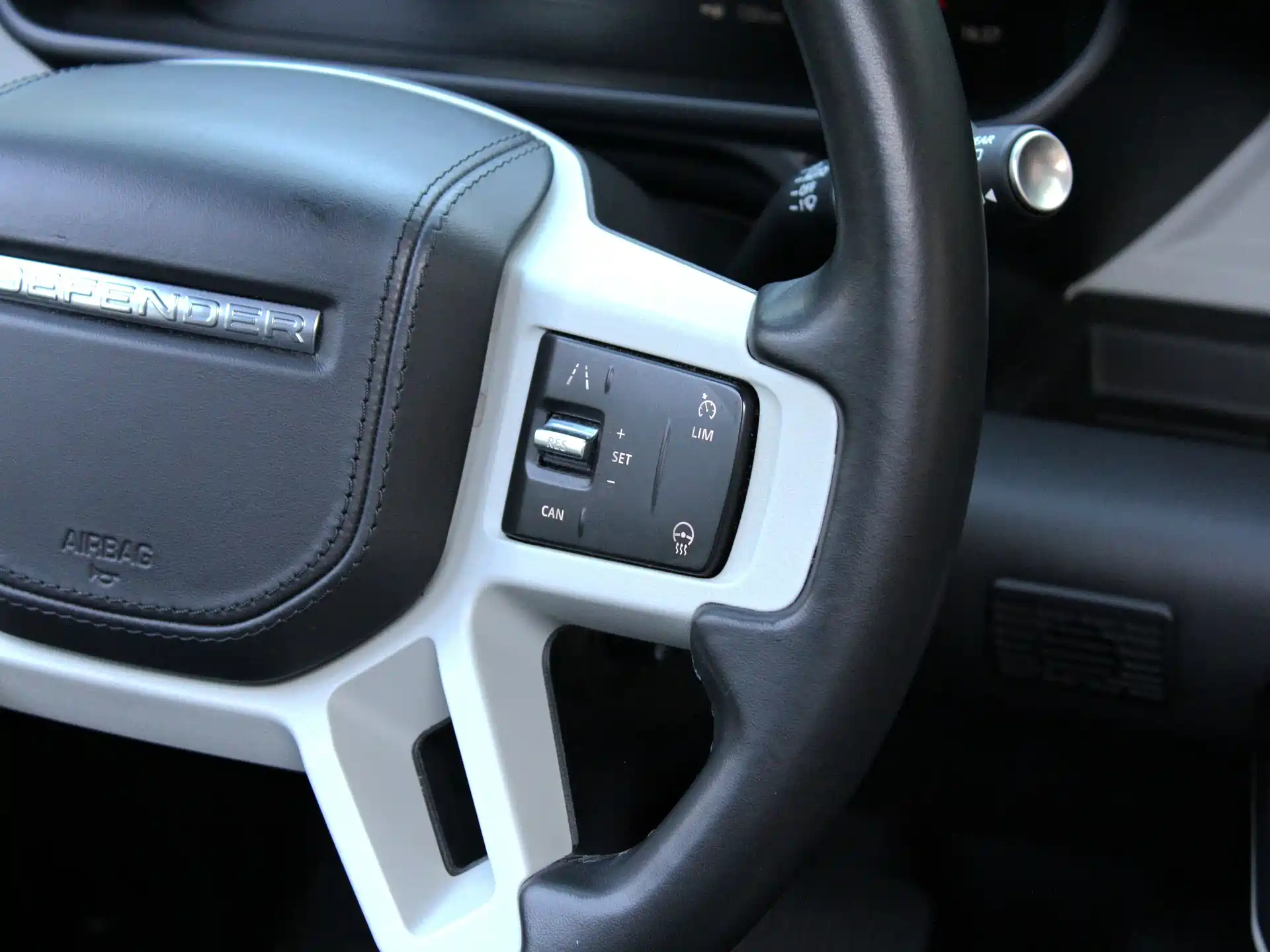 Photo 14 - Land Rover Defender