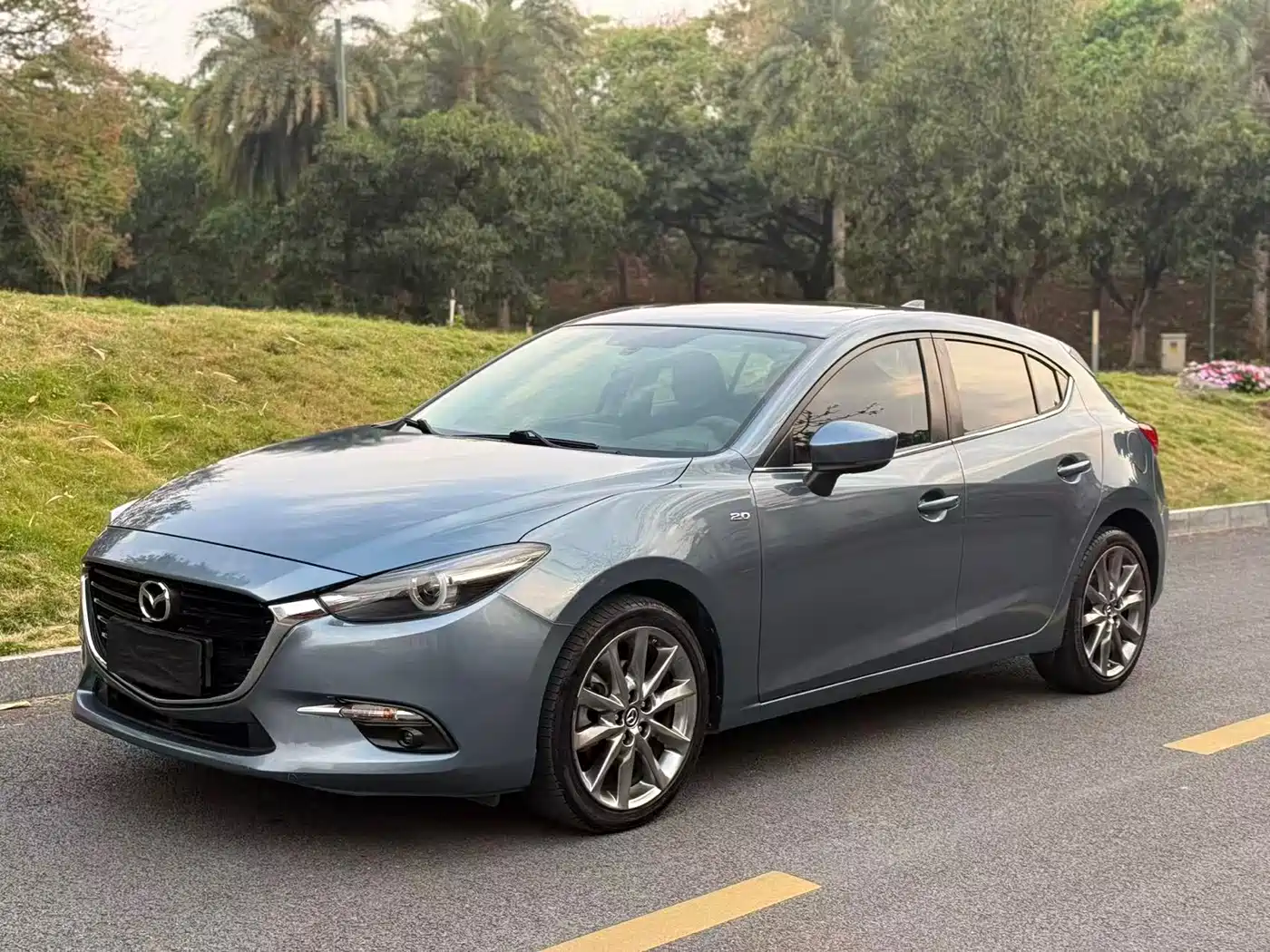 Mazda Mazda3 Axela 2017 Hatchback 2.0L Automatic Luxury China V