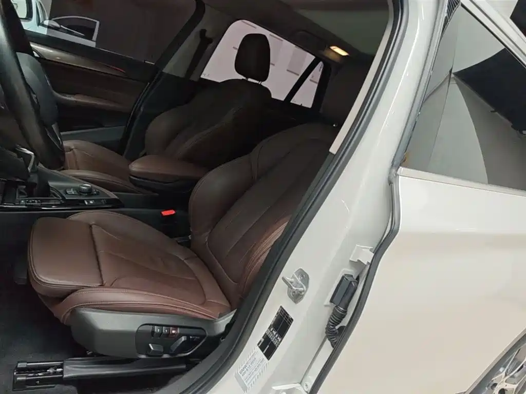 BMW X1 2018 sDrive18Li Premium Model фото 15