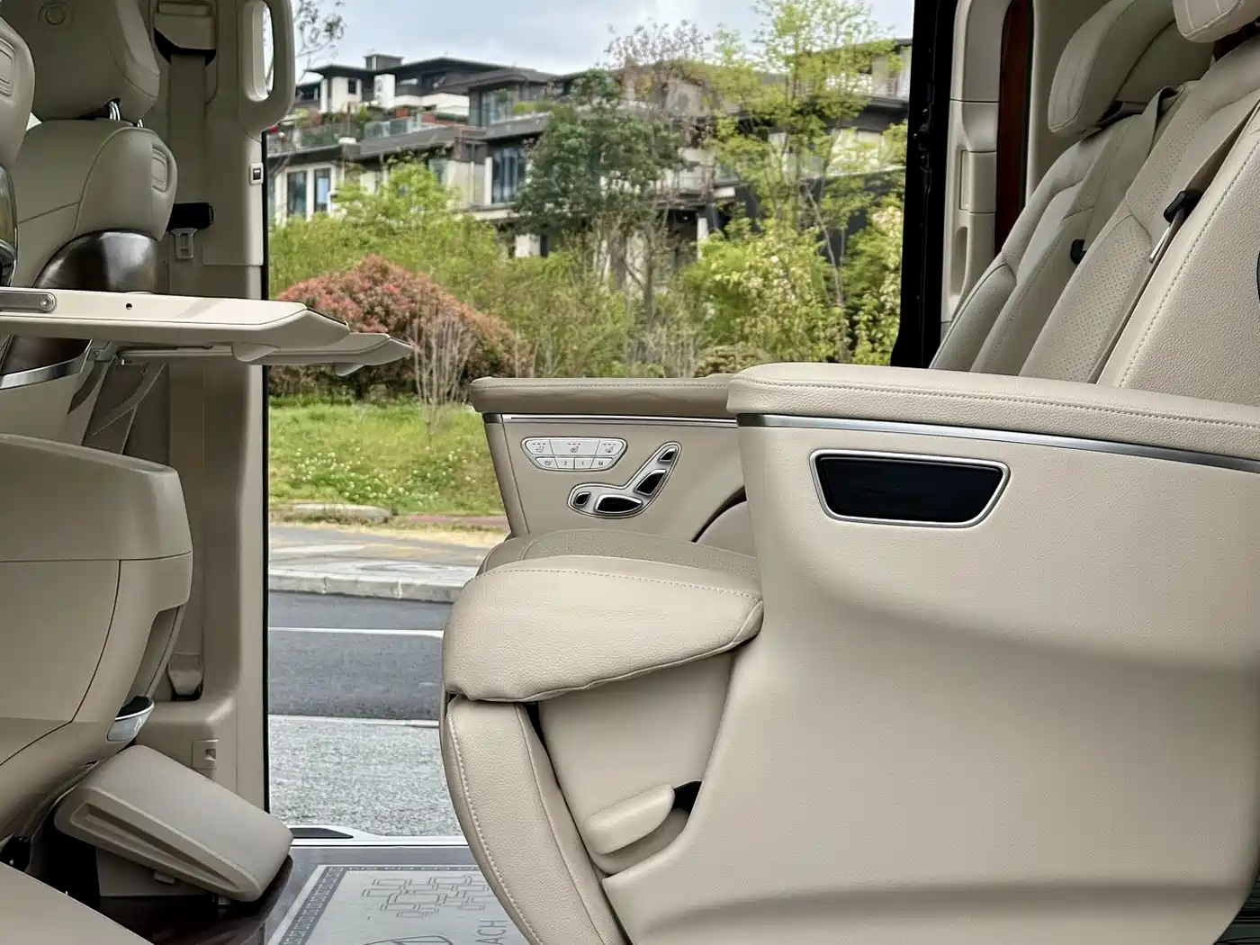 Mercedes-Benz V-Class 2021 V 260 L Long Wheelbase Premium Edition фото 9