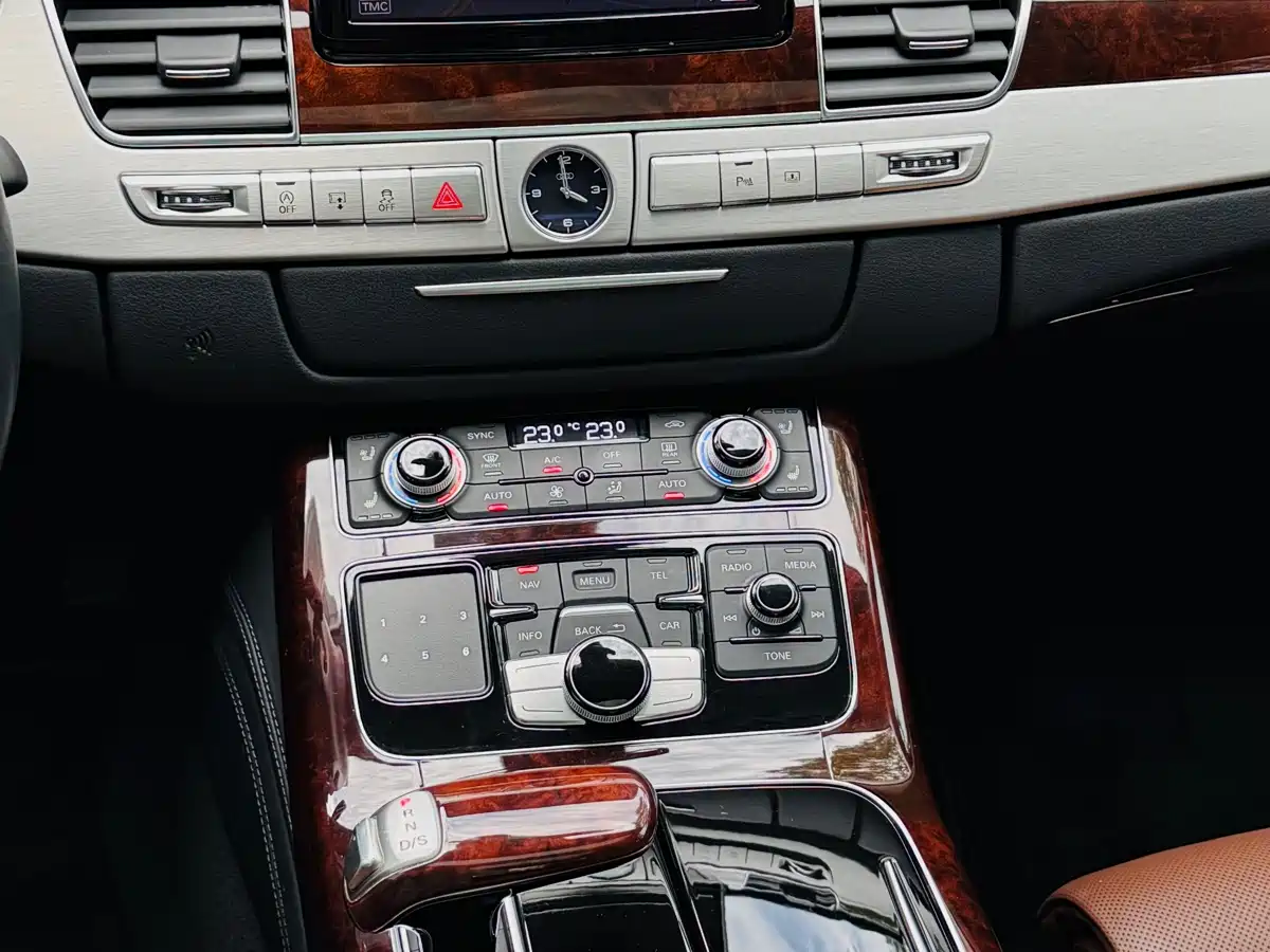 Audi A8 2013 A8L 45 TFSI quattro Exclusive фото 16