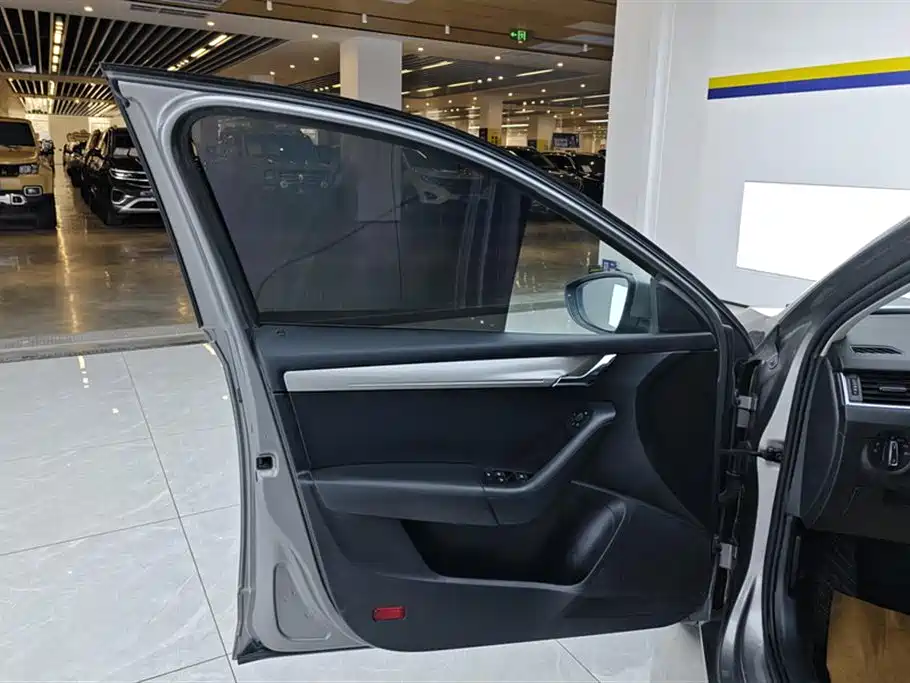 Škoda Octavia 2019 1.5L Automatic Smart Luxury China VI фото 7