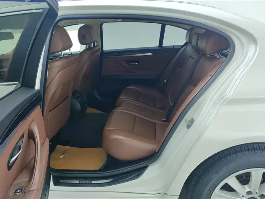 BMW 5 Series 2017 520Li Classic Edition фото 11