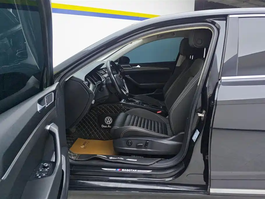 Volkswagen Magotan 2020 330TSI DSG Leading фото 9