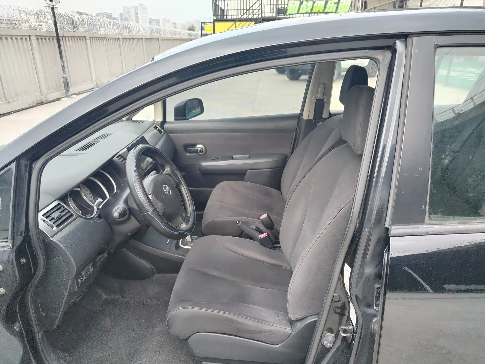 صورة 18 - Nissan Tiida