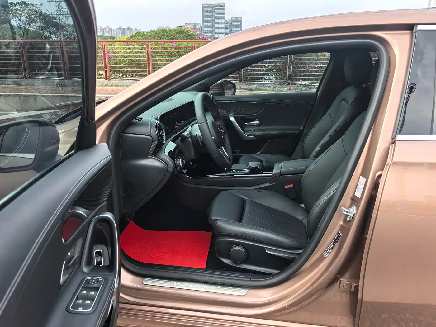 Mercedes-Benz A-Class 2020 A 200 L Sport Sedan фото 4