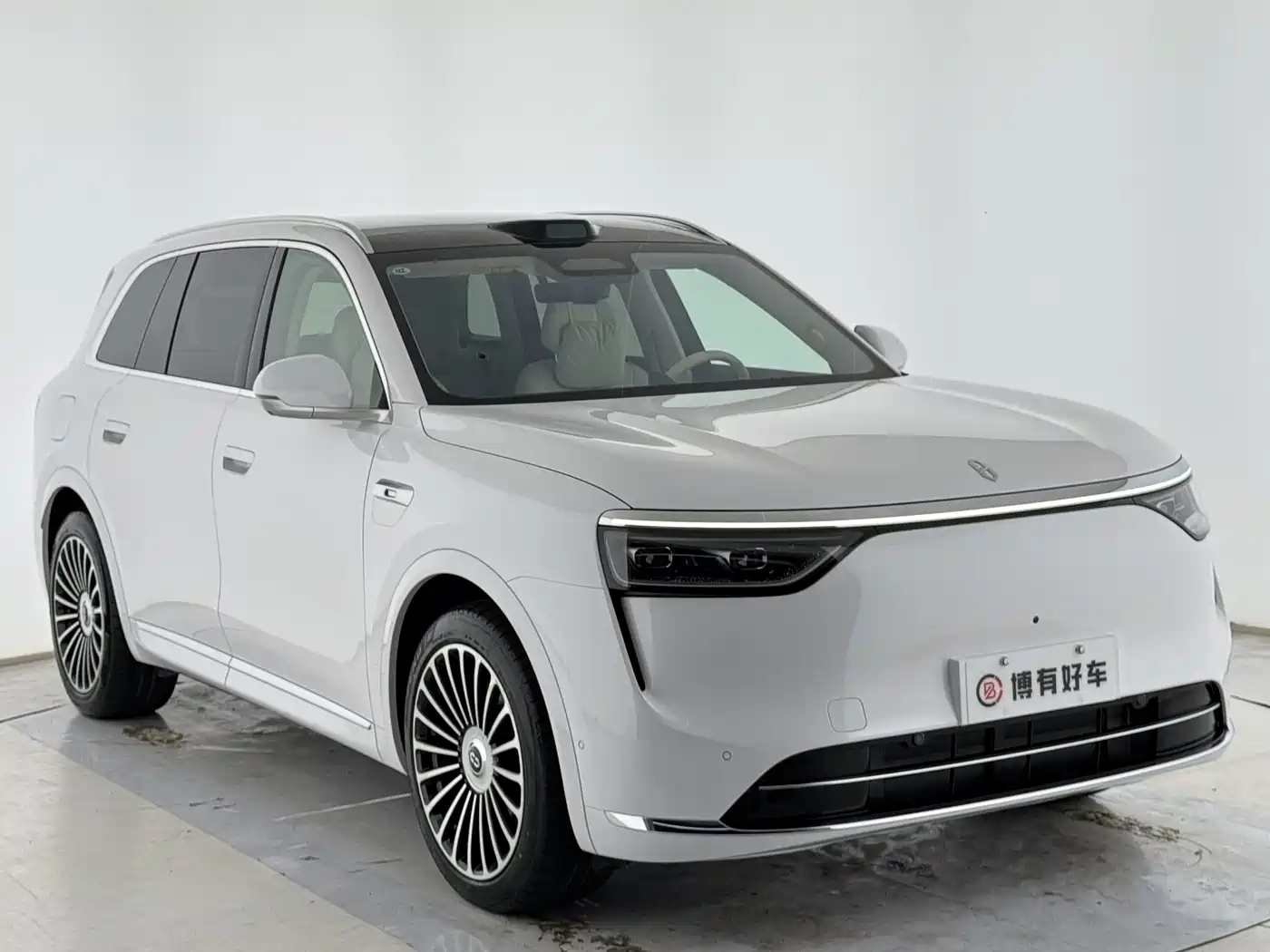 AITO Wenjie AITO M8 2025 Range Extender Max+ Edition 53.4kWh 5-seater фото 3