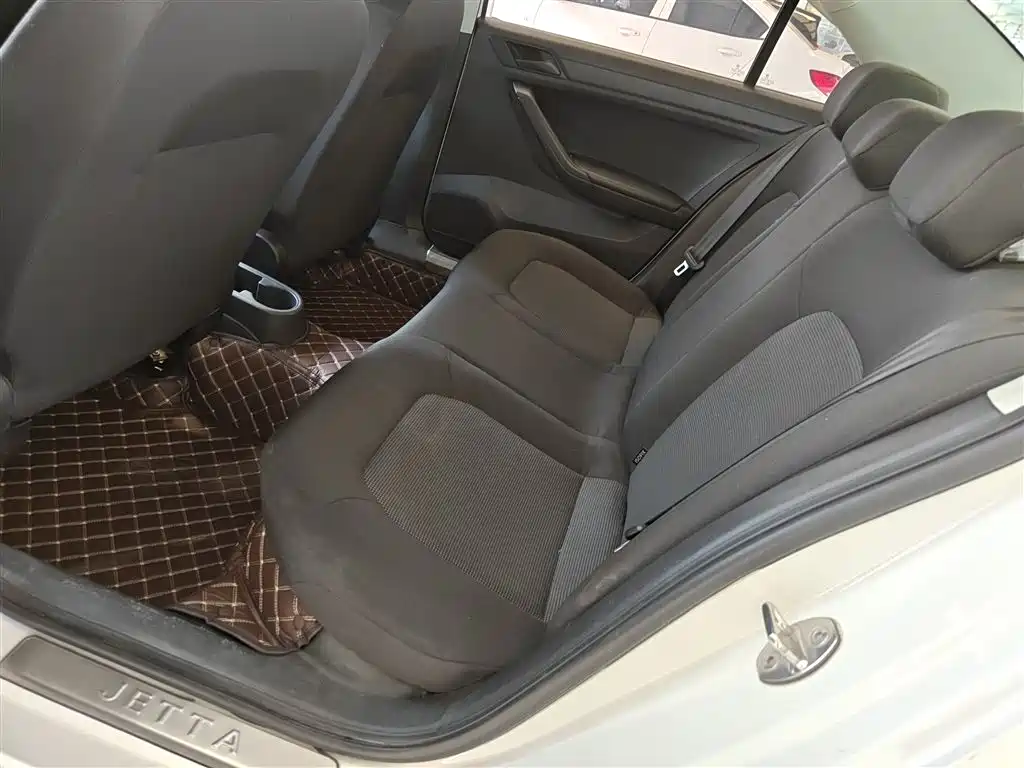 Volkswagen Jetta 2017 1.4L Manual Fashion фото 17