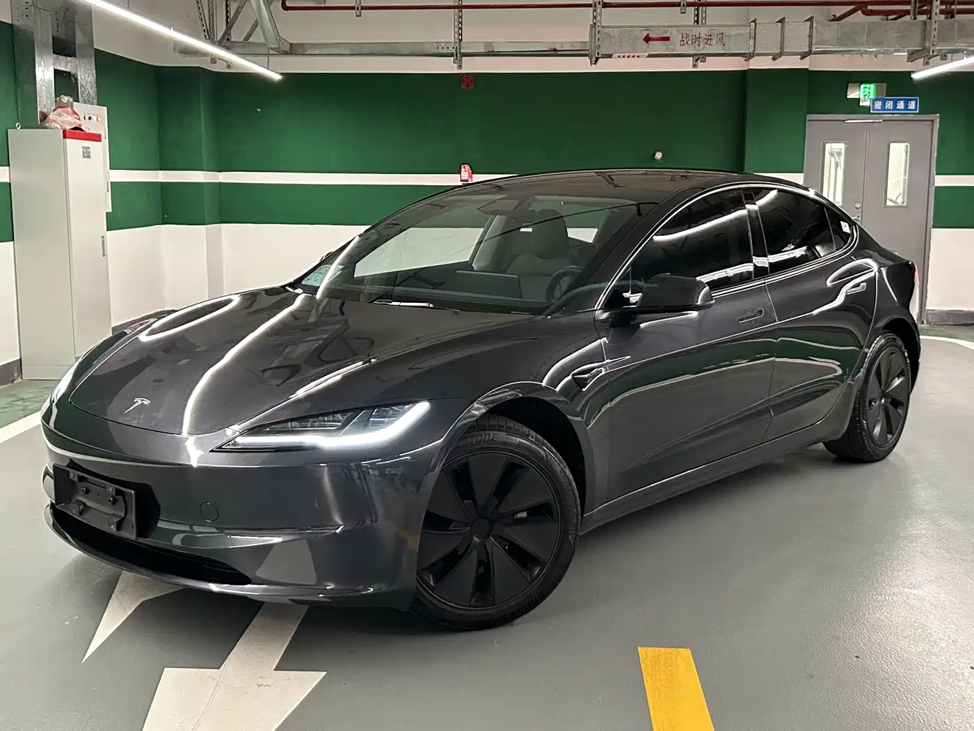 TESLA MODEL 3