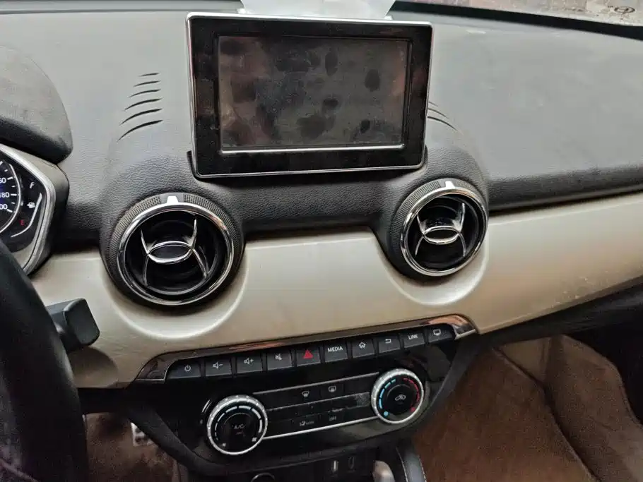 BAIC Changhe Q35 2017 2016 1.5L Manual Cool Edition