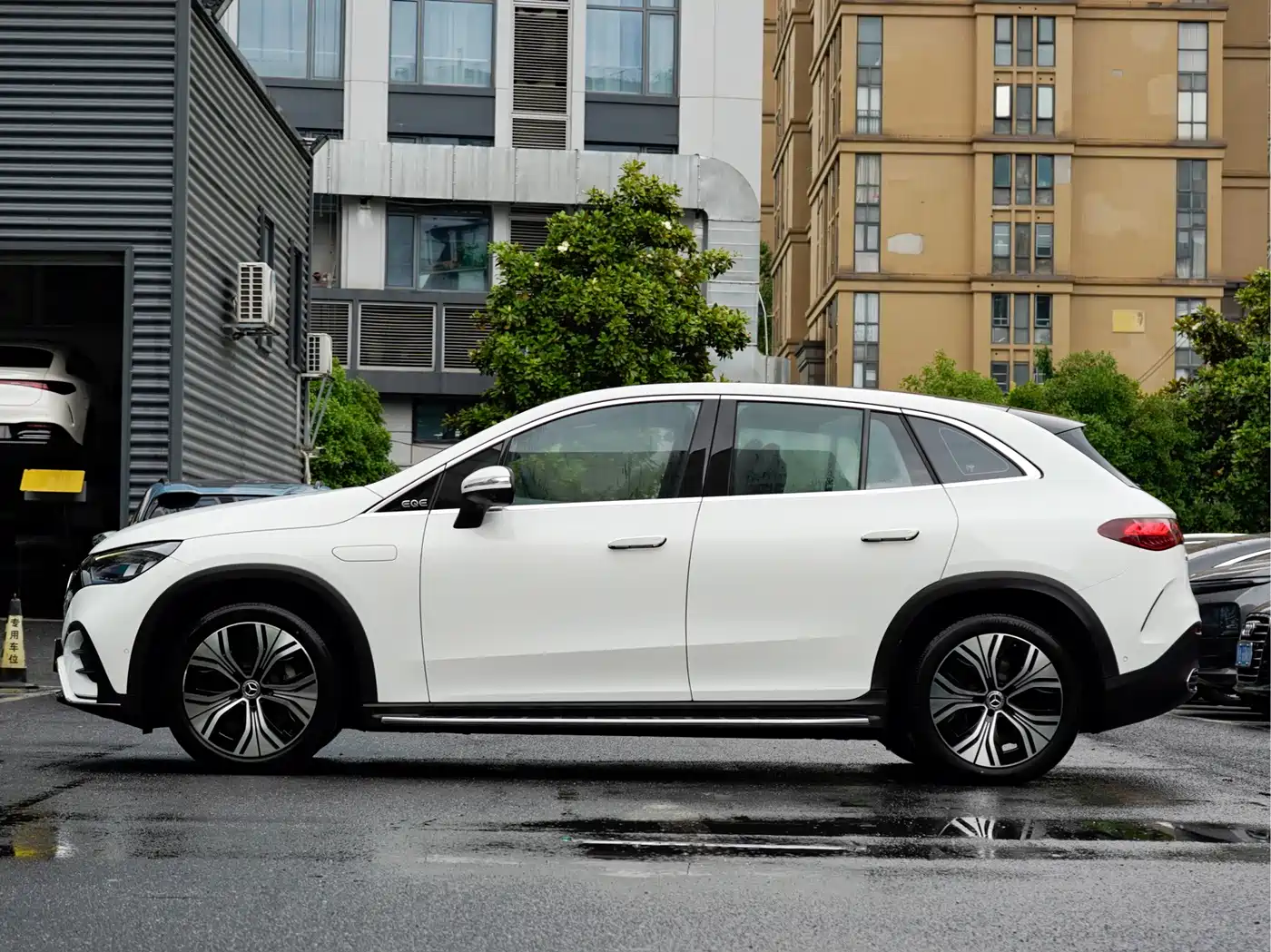 Mercedes-Benz EQE SUV 2024 500 4MATIC Luxury Edition фото 3