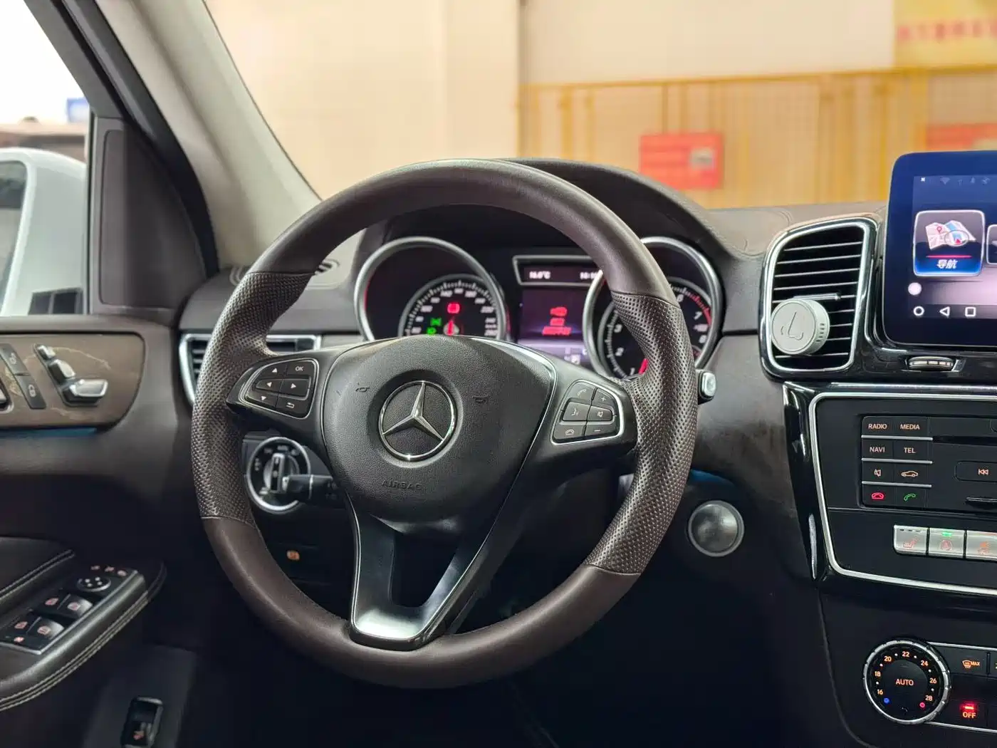 Mercedes-Benz GLE 2017 GLE 320 4MATIC Luxury фото 3