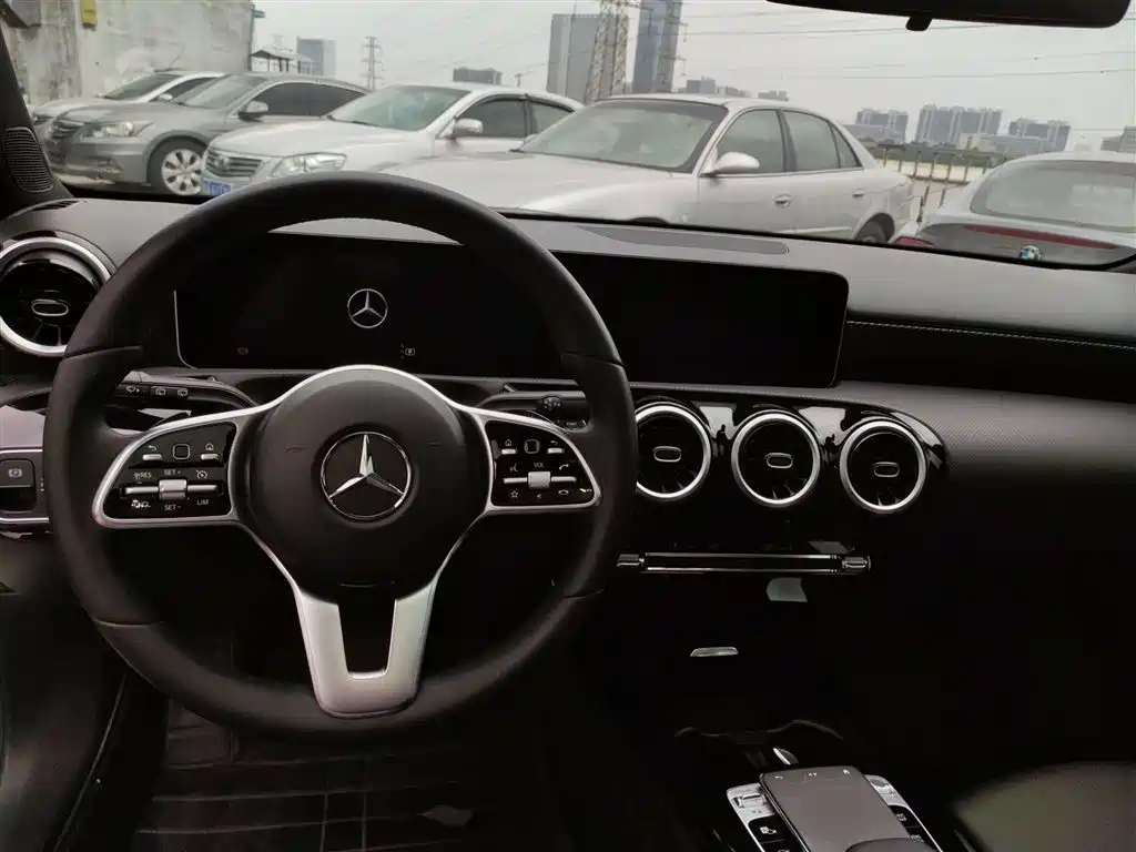 Mercedes-Benz A-Class (Import) 2019 A 200 Dynamic Version фото 16