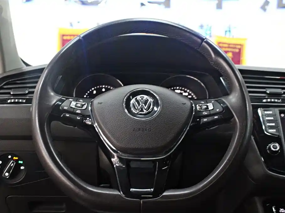 Volkswagen Tiguan L 2017 330TSI Automatic 2WD Luxury Edition фото 5