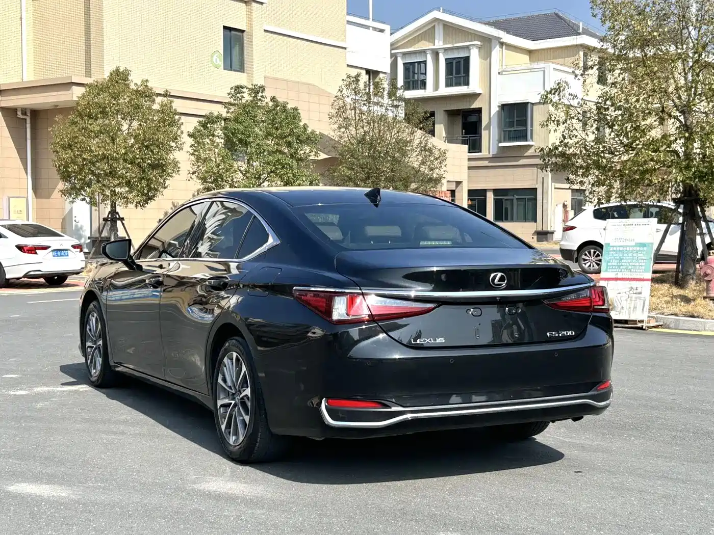 Lexus ES 2022 200 Excellence Edition фото 5