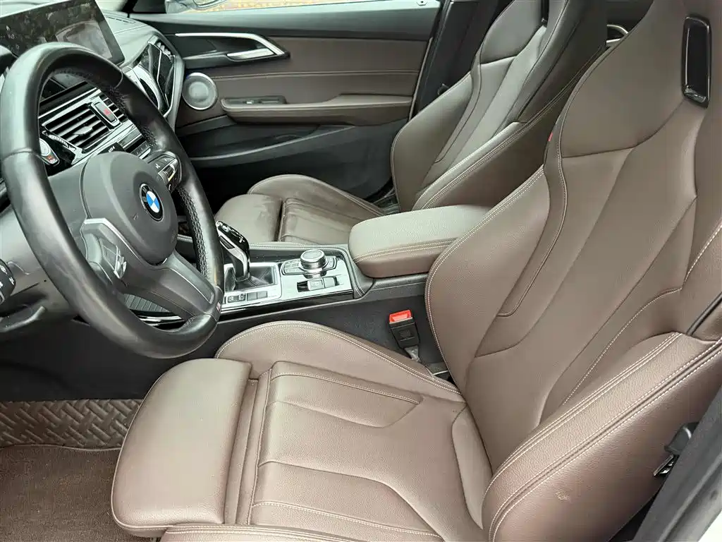 BMW 1 Series 2023 125i M Sport Shadow Edition фото 7