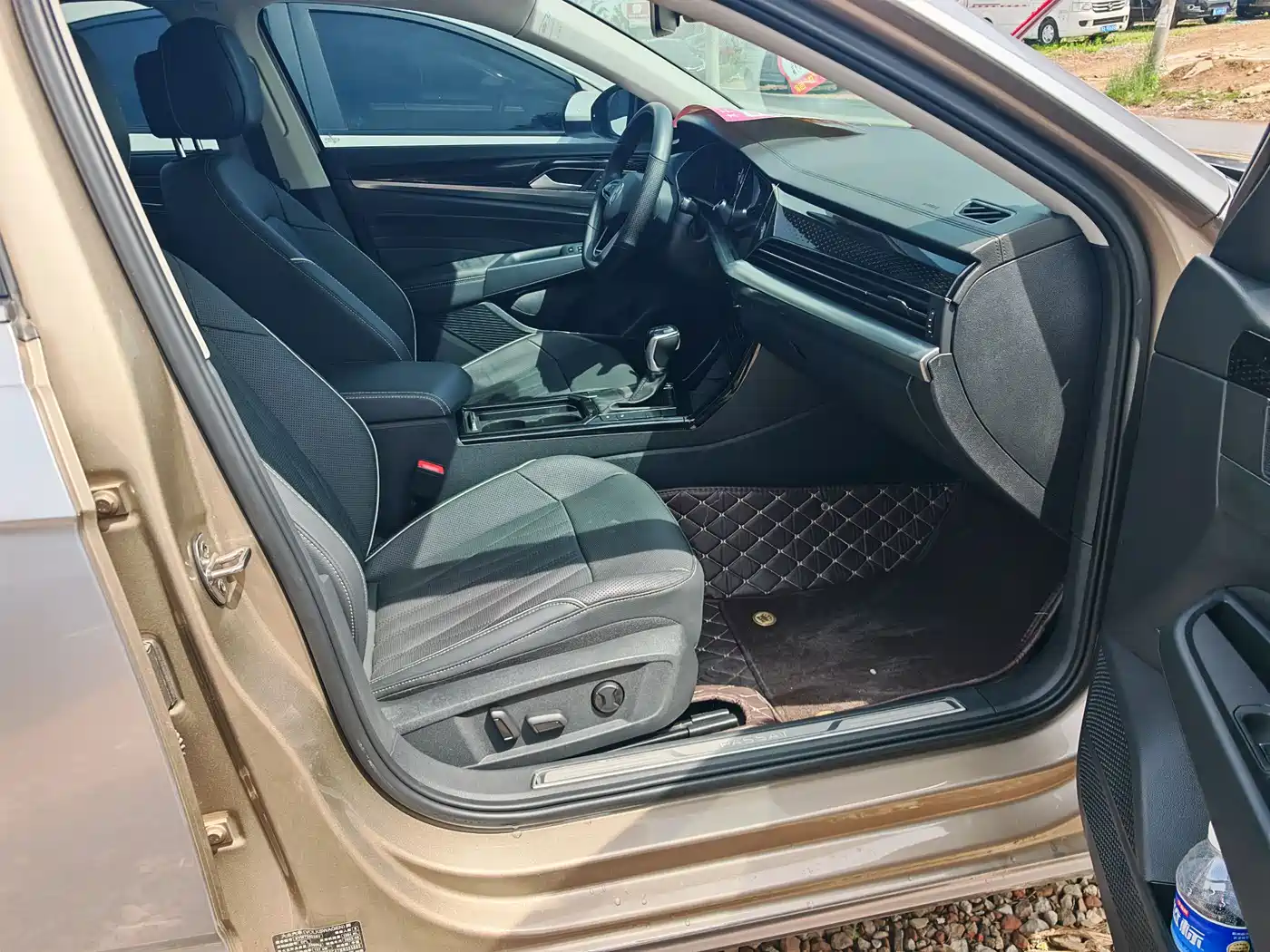 Volkswagen Passat 2022 330TSI Luxury Edition фото 10