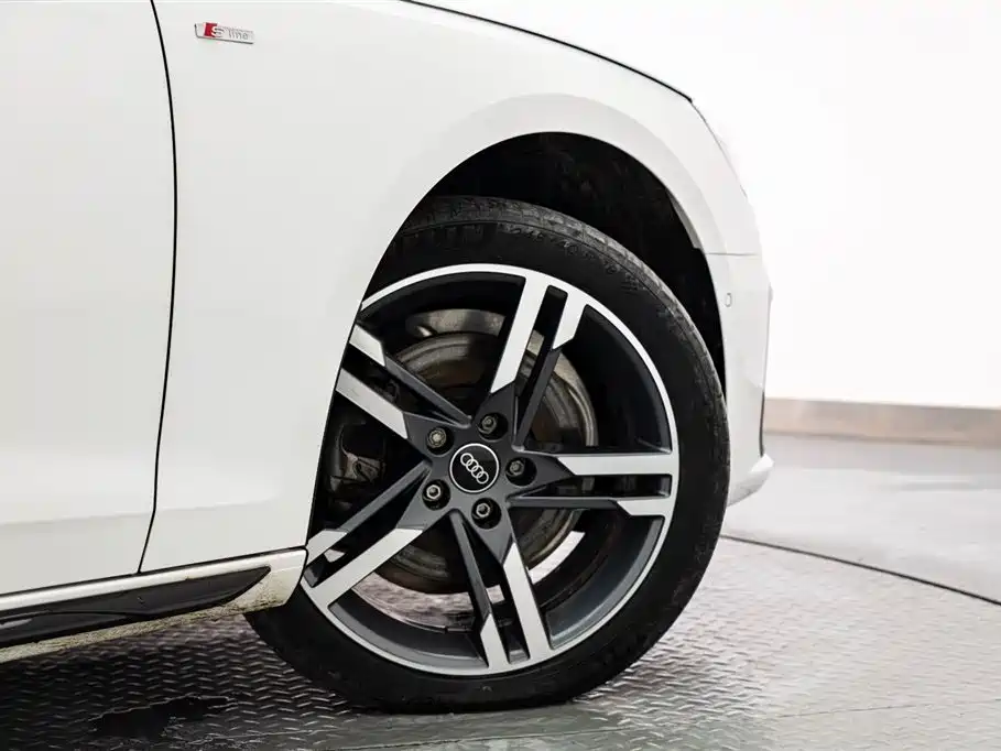Audi A4L 2022 40 TFSI Luxury Dynamic фото 19