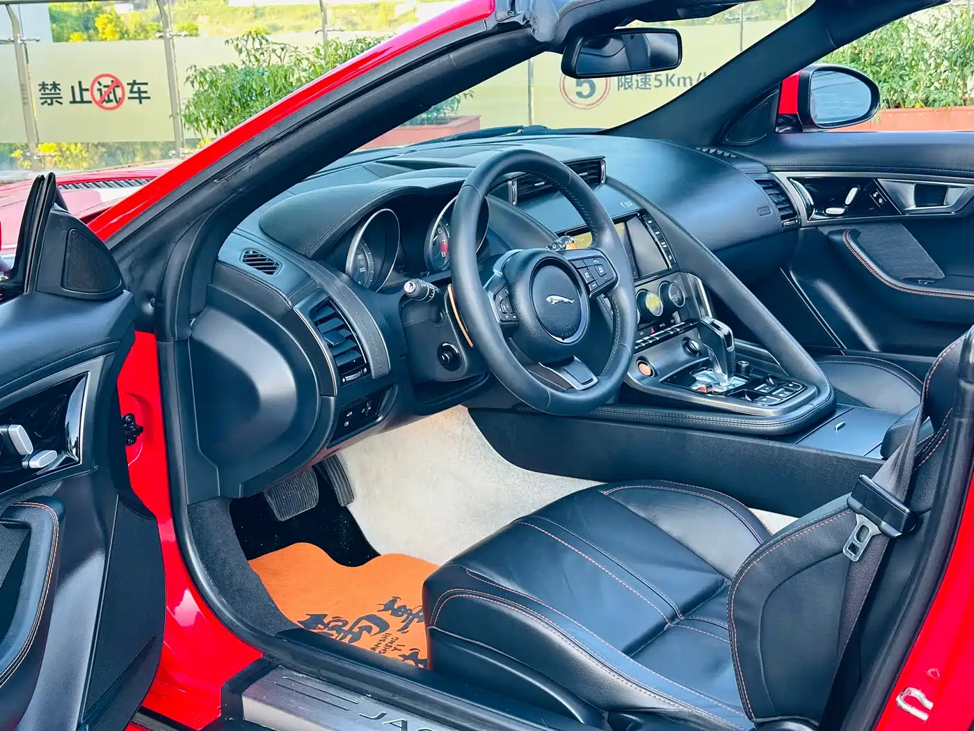 Фото 8 - Jaguar F-TYPE