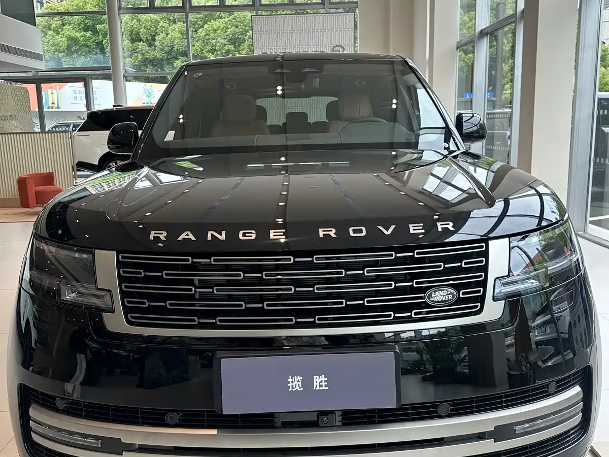 Land Rover Range Rover 2026 Model 3.0 L6 400PS SE Long Wheelbase Version фото 2